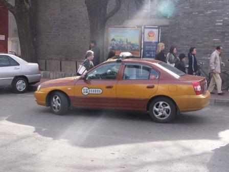 На фото: Пекинское такси