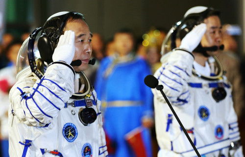 Запуск шестого пилотируемого космического корабля КНР