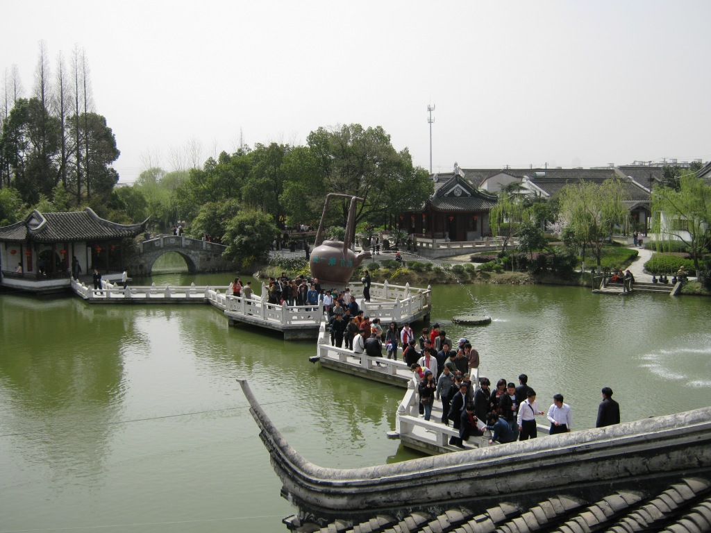 Сучжоу известен своими классическими садами в китайском стиле
