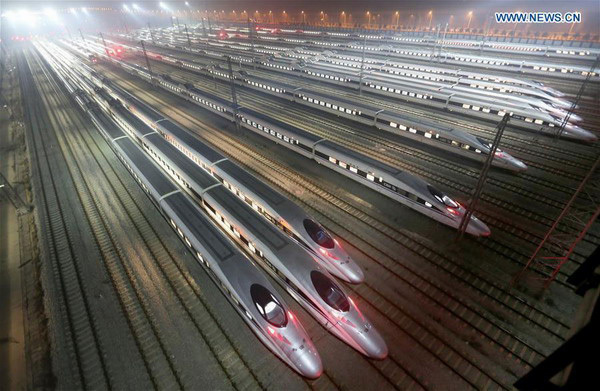 Скоростные поезда под литерой «G» ходят из Шанхая (Shanghai Hongqiao Railway Station) в Ханчжоу ежедневно.