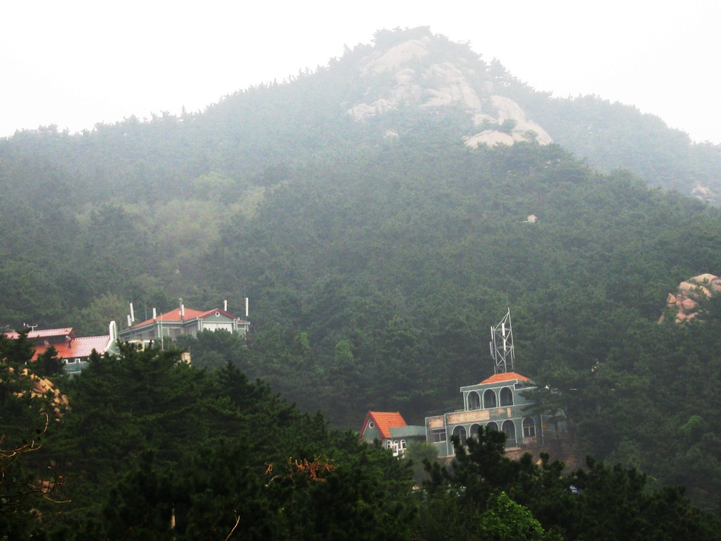 На фото: горы Лаошань расположены в 30 км от Циндао